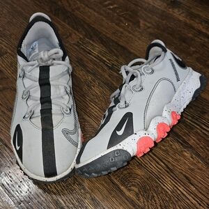 Nike Kids Gray and Black Sneakers Future  Field Size Boys 4